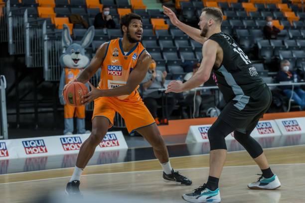 湖人也必须 湖人也必须